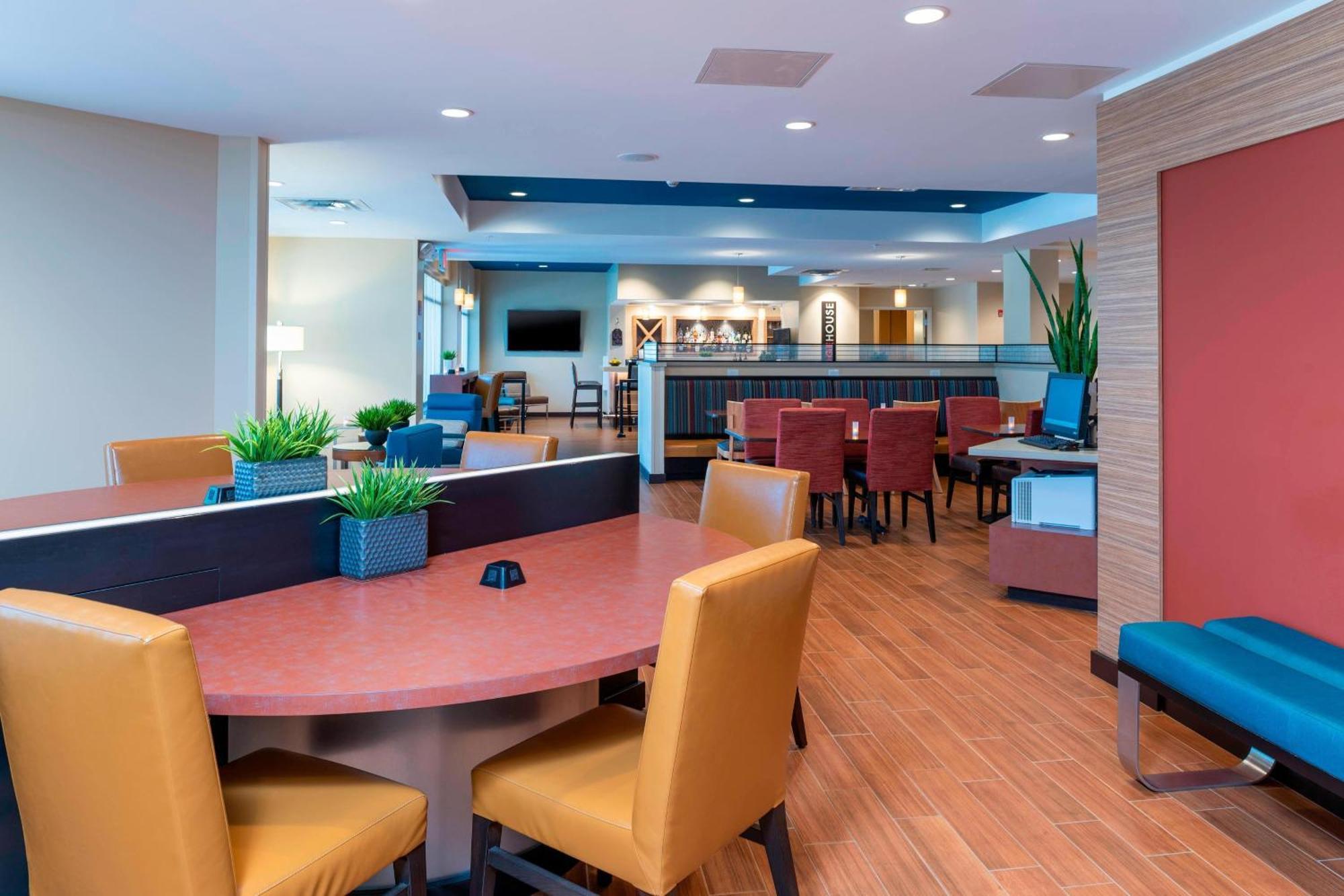Towneplace Suites By Marriott Louisville North Jeffersonville Exterior photo